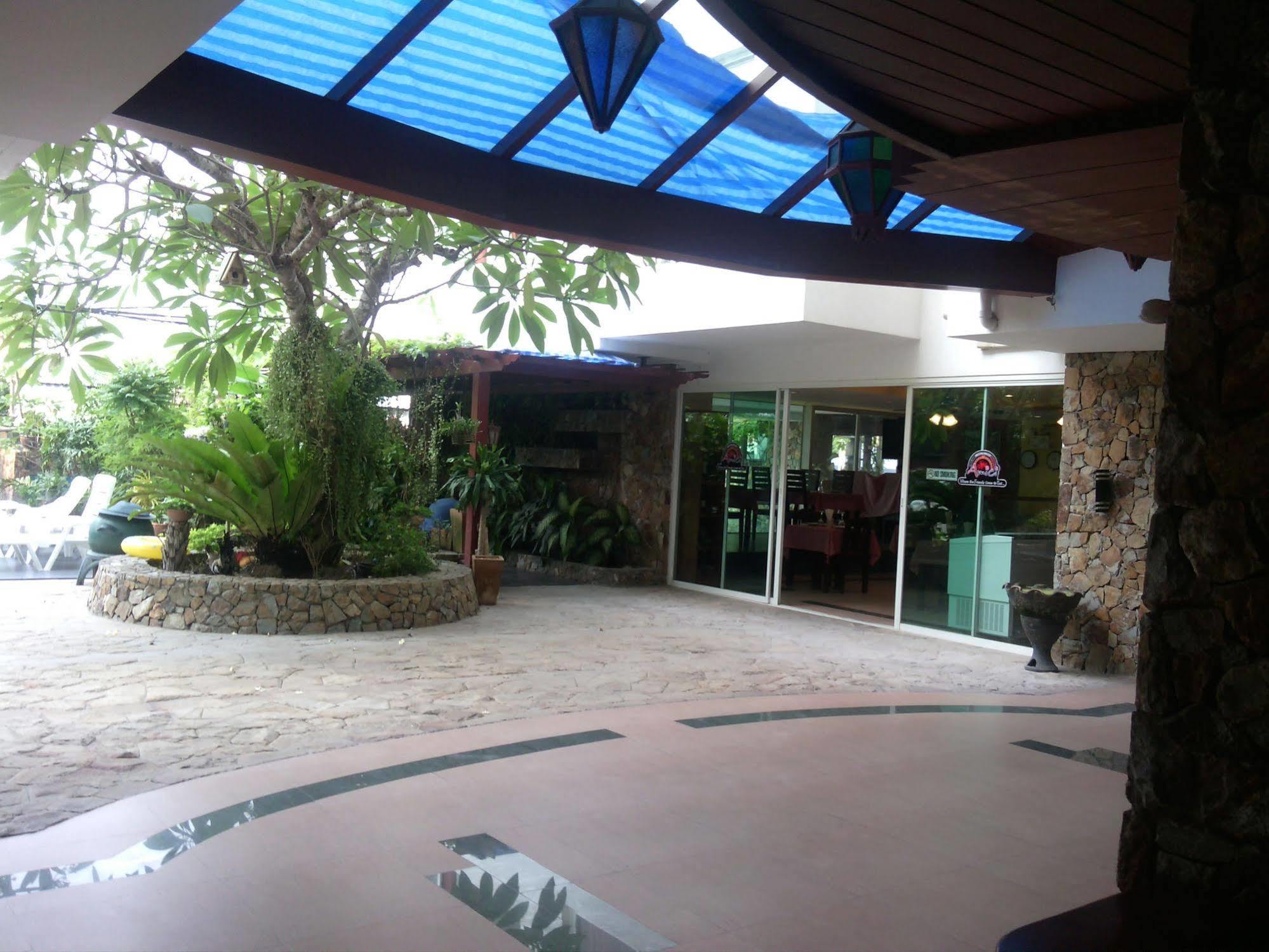 Daisy Residence Pantai Jomtien Bagian luar foto