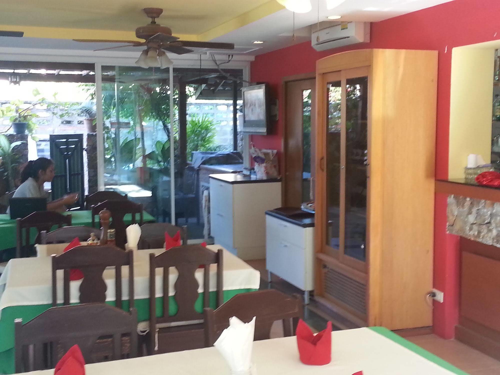 Daisy Residence Pantai Jomtien Bagian luar foto