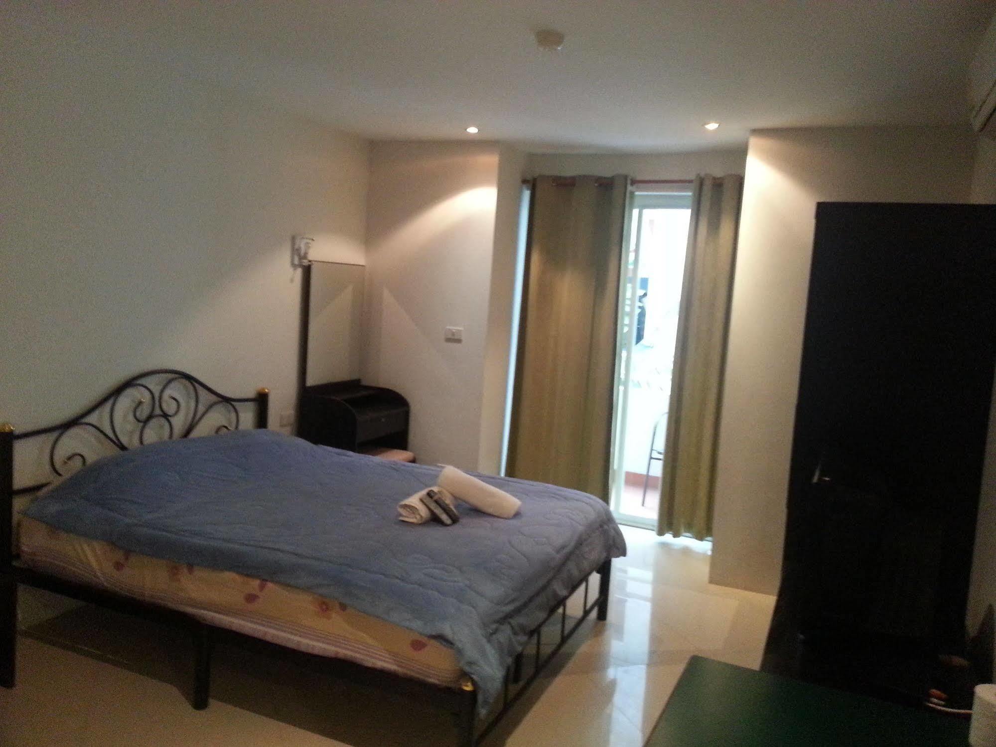 Daisy Residence Pantai Jomtien Bagian luar foto