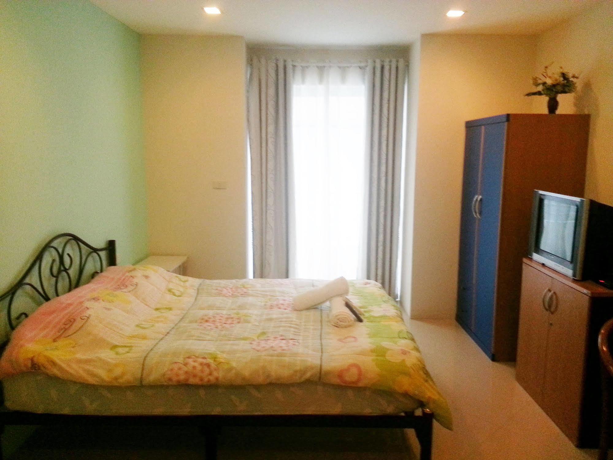 Daisy Residence Pantai Jomtien Bagian luar foto